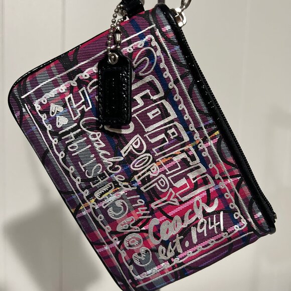 Coach Poppy Signature Corner Zip Wristlet NWOT - Picture 3 of 9